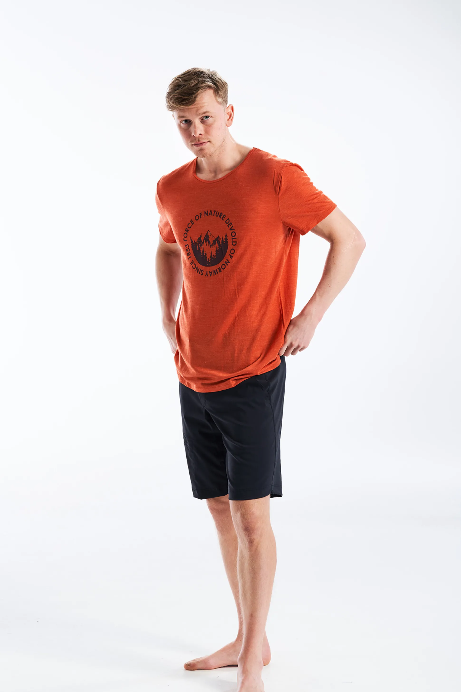 T-Shirt>Devold of Norway Leira Merino 130 Tee Man Brick